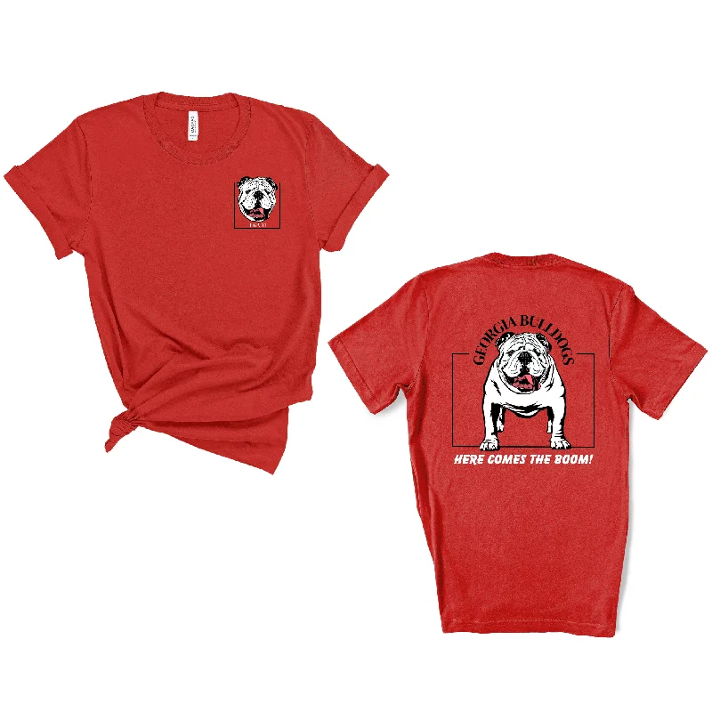 LUCKY & MAXINE UGA  "HERE COMES THE BOOM!" GEORGIA BULLDOGS RED BELLA CANVAS SHORT SLEEVE GRAPHIC TEE Solid Print Embellished