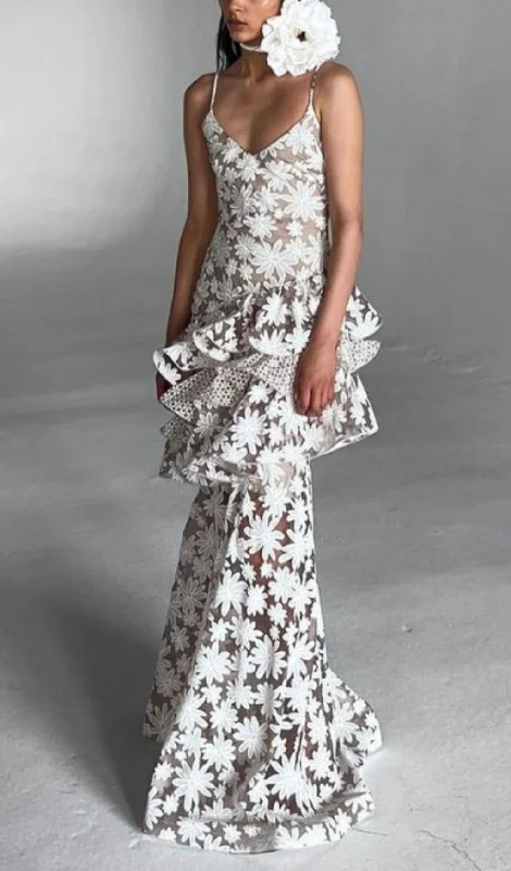 SLEEVELESS FLORAL TIERED LACE MAXI DRESS Trendy Satin Maxi Dress